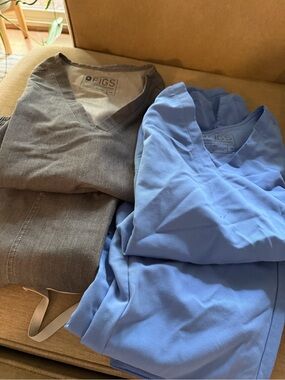 Figs women's scrubs bundle
